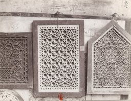 ‘Vitraux en plâtre et verre coloré’