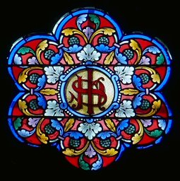 Ornamentfenster mit Christusmonogramm